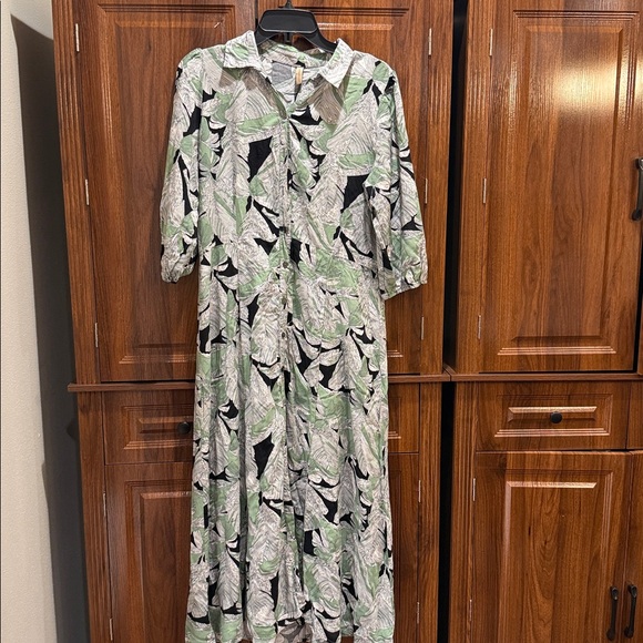 Dresses & Skirts - Soyaconcept Chic Black Green Leaf Print Collared Button Down Maxi Dress Size M